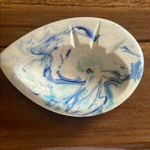 Vintage White w/ Blue Swirl Teardrop Ceramic Ashtray Grooved Design  MCM Style